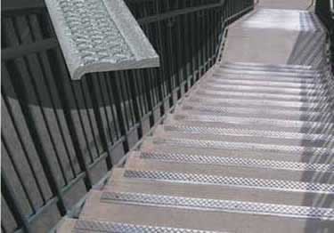 cast aluminum stair nosing